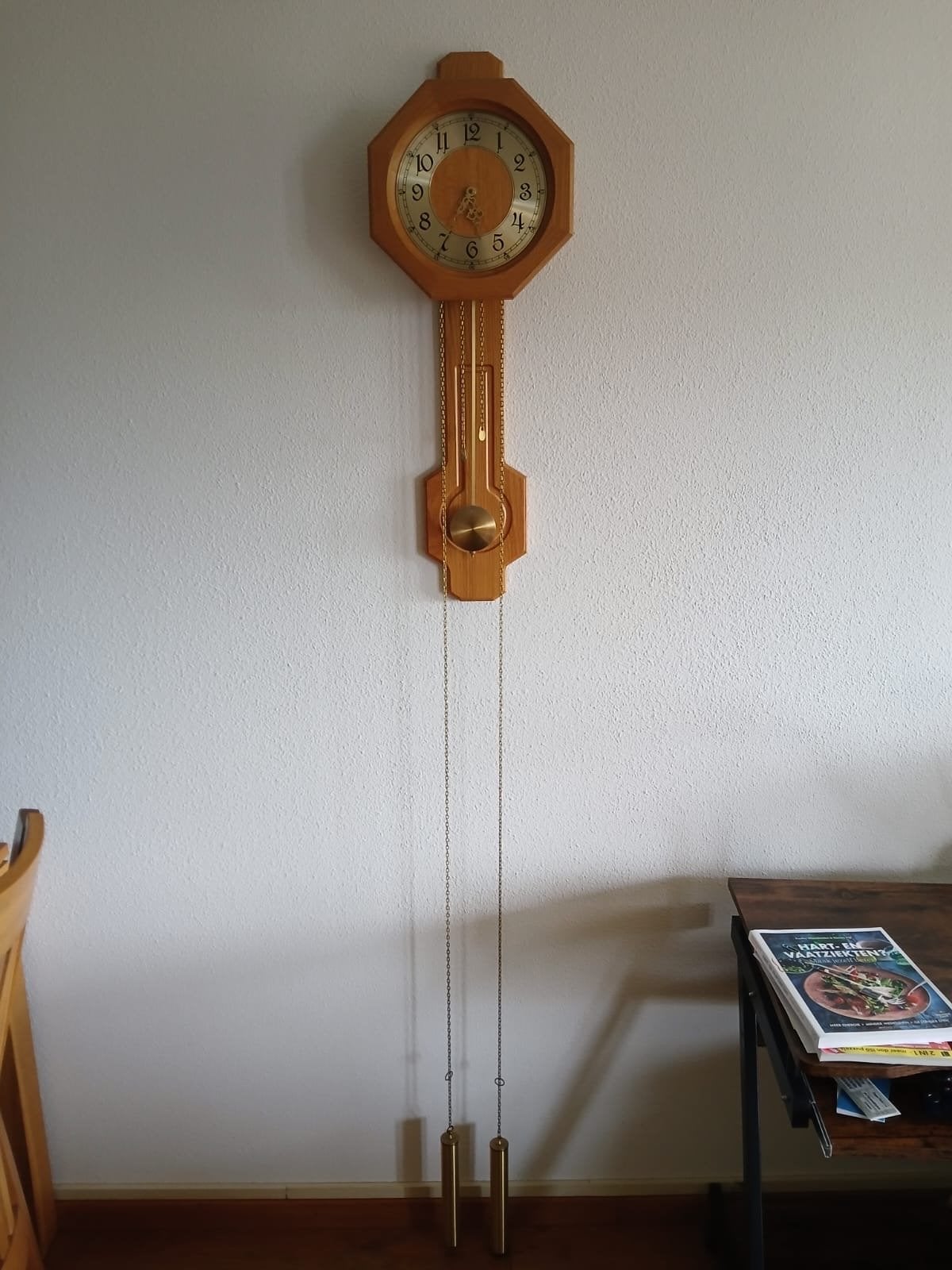 Klassieke houten wandklok met kettingmechanisme, Ophalen of Verzenden