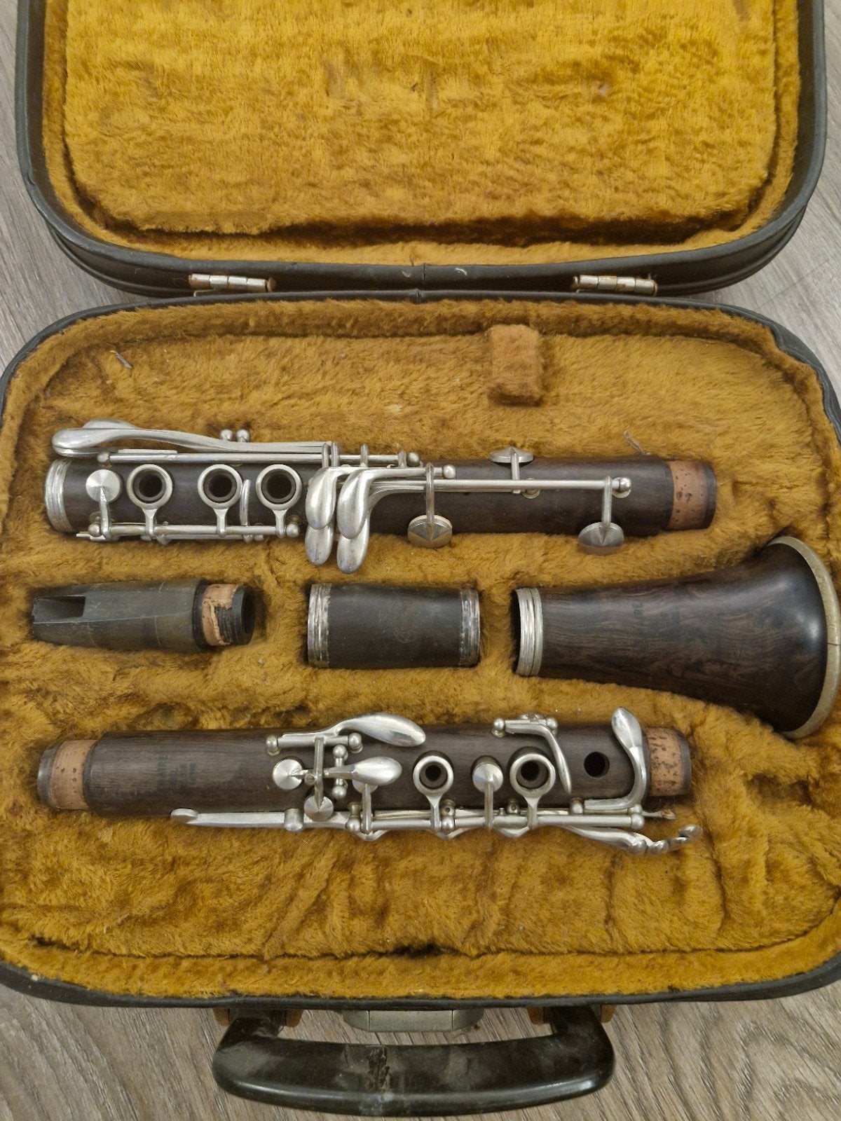 Vintage klarinet in koffer - Hout, Muziek en Instrumenten, Blaasinstrumenten | Klarinetten, Ophalen, Gebruikt, Overige typen, Met koffer