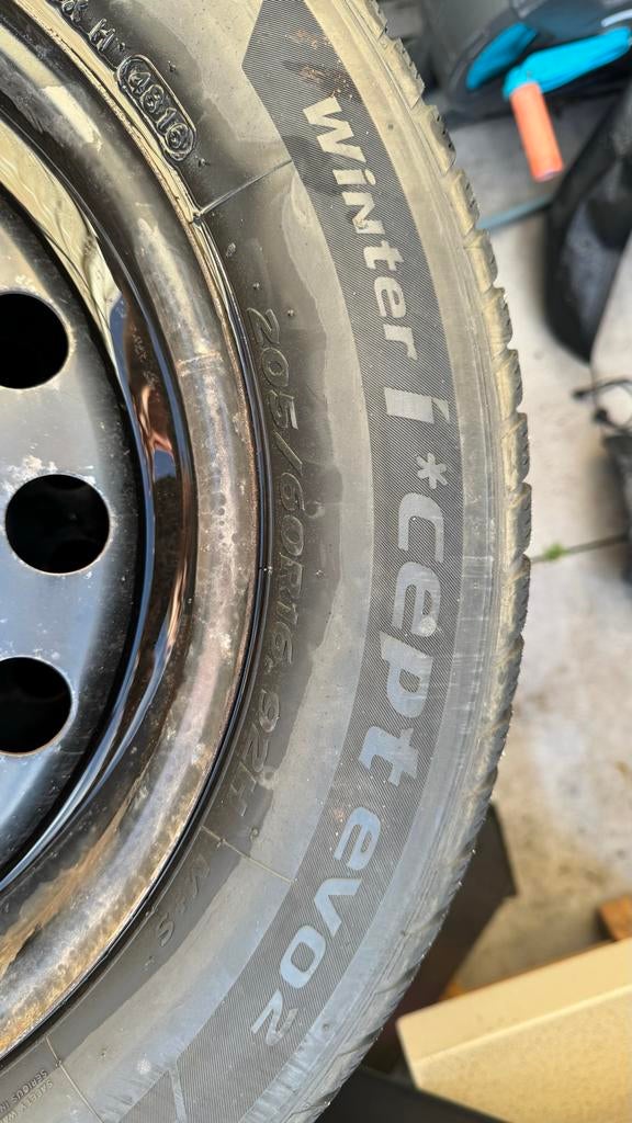 Winterbanden op stalen velgen - Hankook Winter i*cept evo2, Auto-onderdelen, Banden en Velgen, Ophalen, Gebruikt, 16 inch, Banden en Velgen