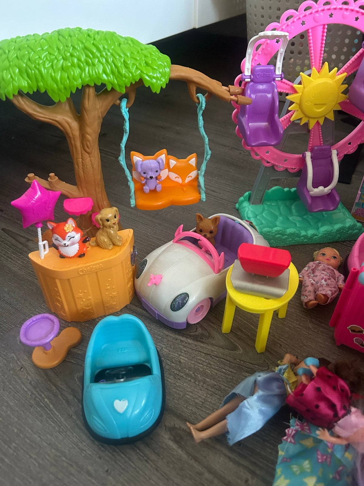 Grote Barbie en Chelsea speelset met accessoires en kleding, Ophalen, Gebruikt, Barbie