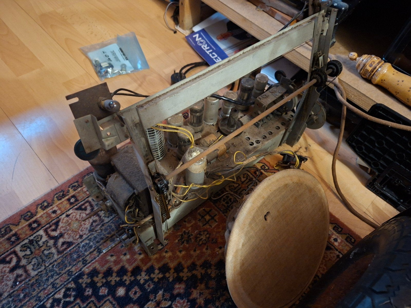 Chasis van Philips BX680A, Ophalen