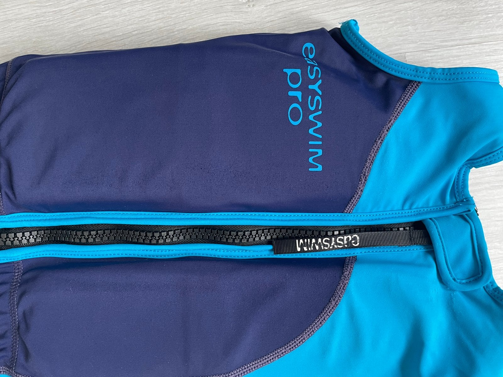Easyswim Pro S (vest zo goed als nieuw, zwembroek gedragen), Kinderen en Baby's, Babykleding | Baby-zwemkleding, Zo goed als nieuw