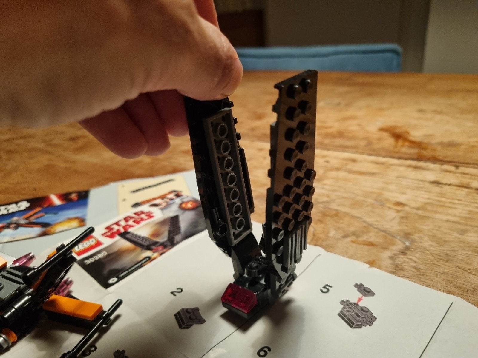 Foto 6 van LEGO Star Wars Kylo Ren's Shuttle (30380) uit 2016