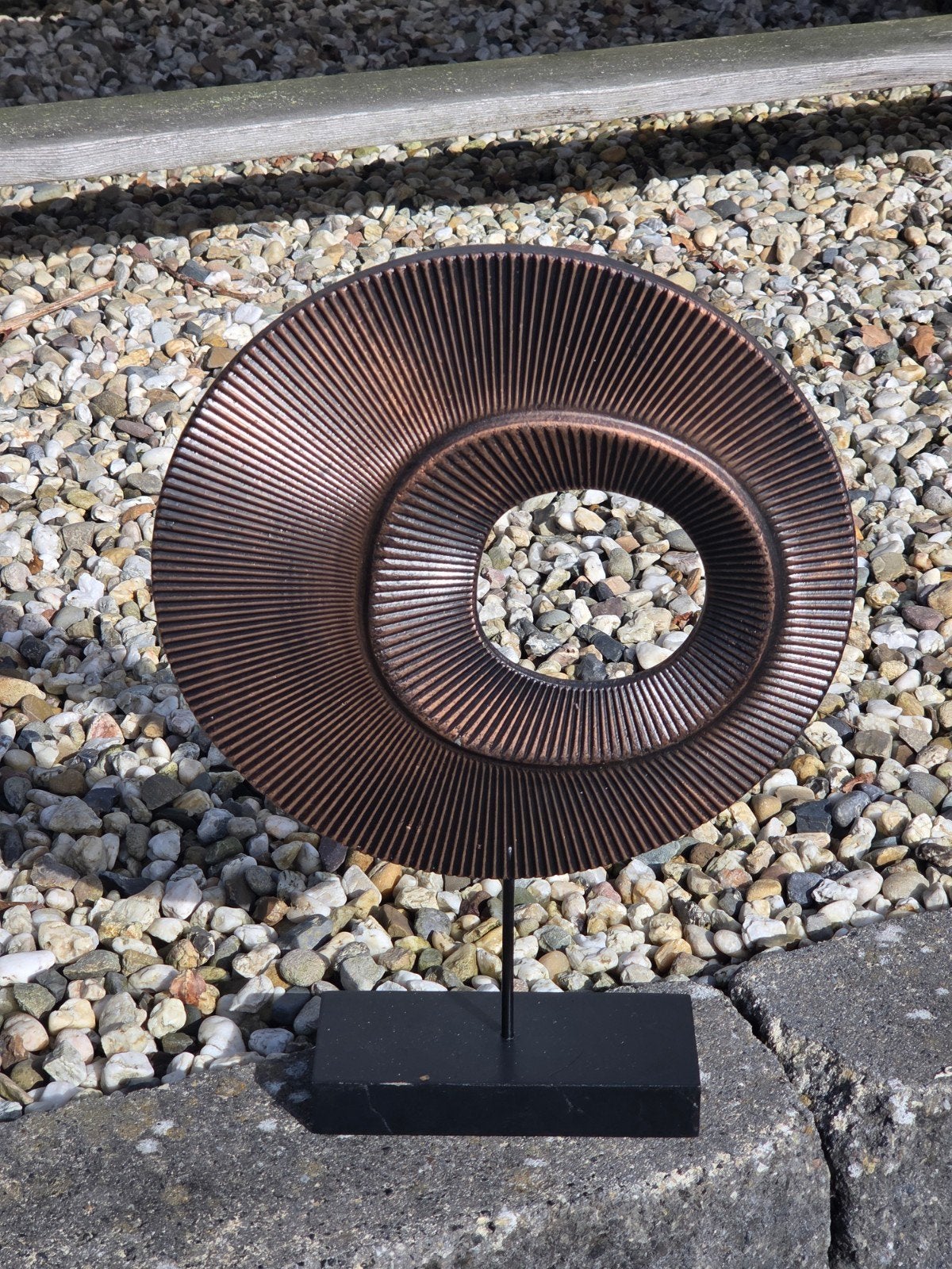 Unieke  spiraal decoratie op standaard, Ophalen of Verzenden, Gebruikt, Bruin, Modern