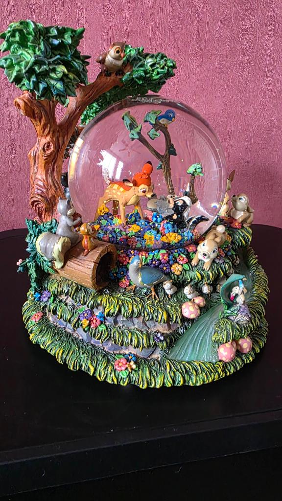 Bambi Disney🦚Snowglobe met Muziek🦚"Little April Showers"🦚, Verzamelen, Disney, Ophalen, Bambi of Dumbo, Zo goed als nieuw, Beeldje of Figuurtje