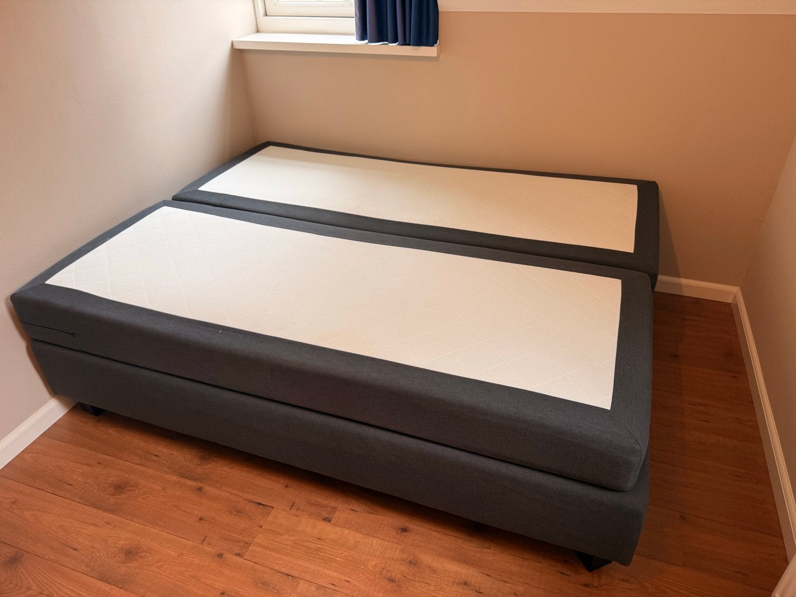 Boxspring Jysk grijs met Ikea topmatras, Ophalen, Gebruikt, Tweepersoons, 200 cm