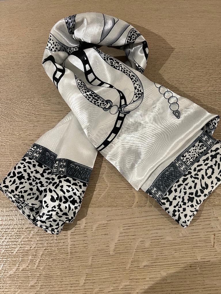 Hals doek. Zijde 100%, Ophalen of Verzenden, Zo goed als nieuw, Maat 46/48 (XL) of groter, Sjaal