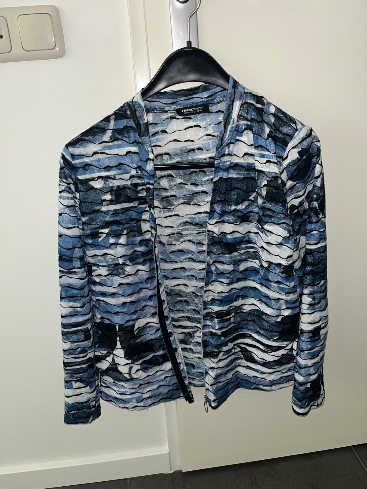 Frank Walder vestje met blauw/zwart/wit patroon, Ophalen of Verzenden, Zo goed als nieuw, Maat 38/40 (M), Blauw