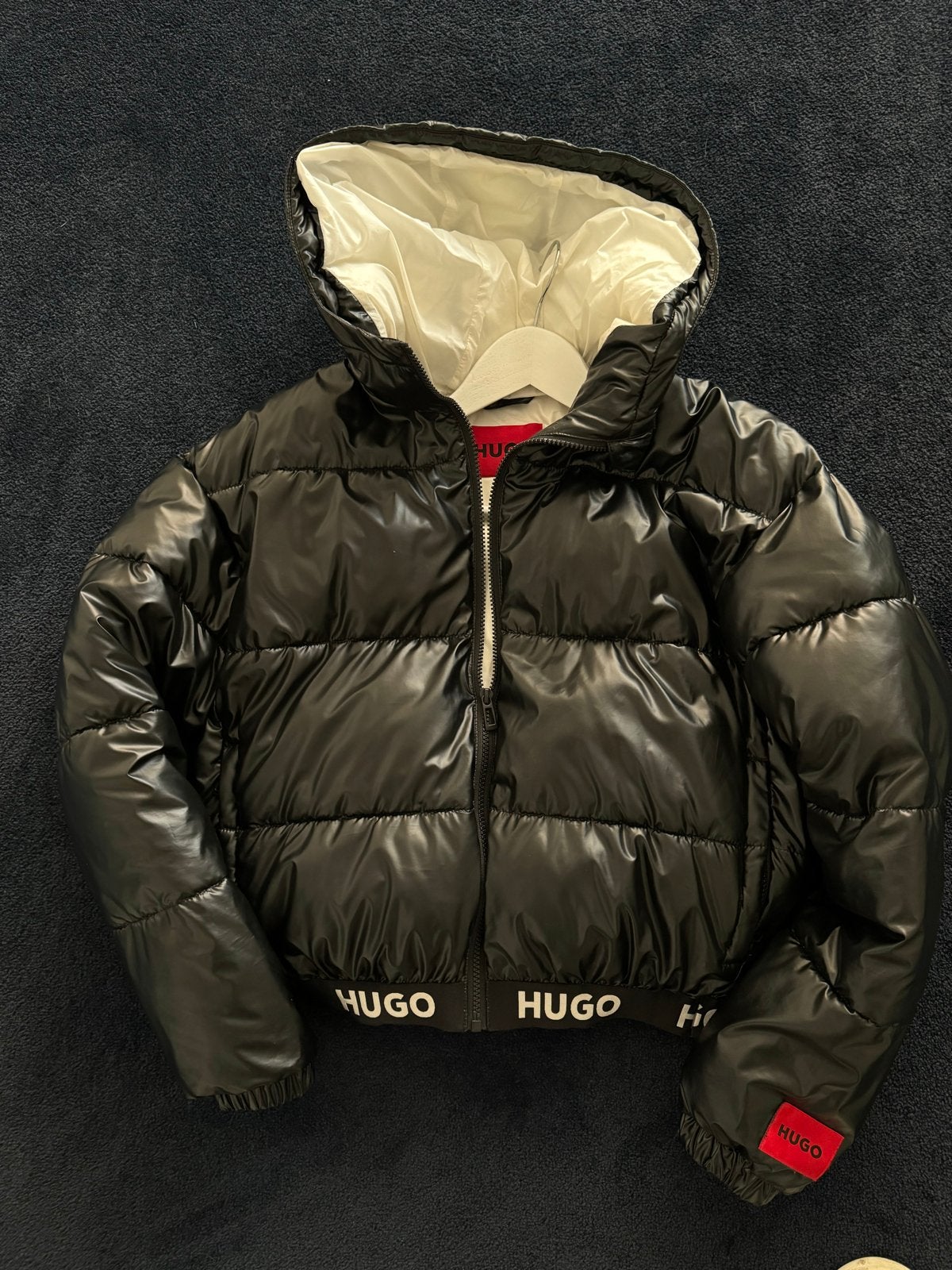 Hugo Boss Zwarte Glanzende Puffer Jas, Ophalen of Verzenden, Zo goed als nieuw, Maat 38/40 (M), Zwart
