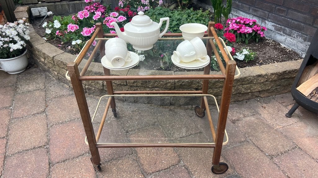 Te koop thee tafel, Ophalen
