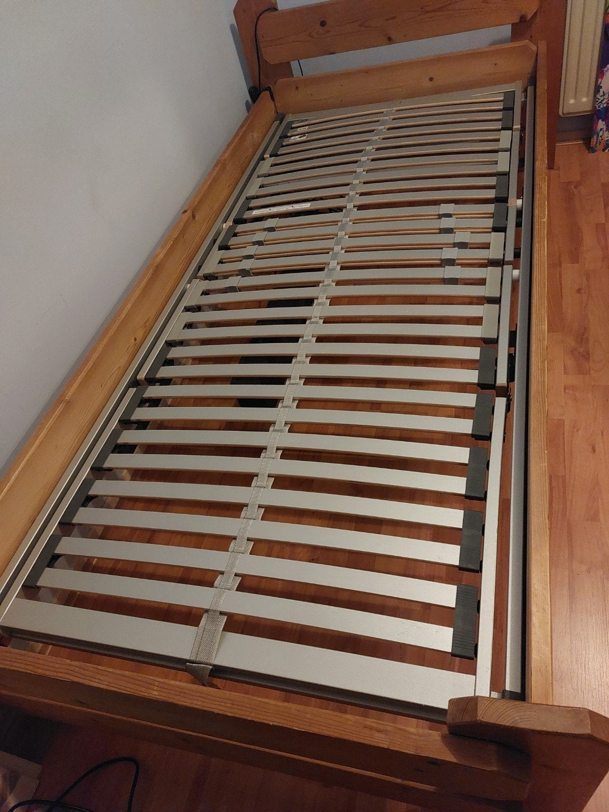Eenpersoonsbed met verstelbare lattenbodem en matras, Ophalen, 90 cm, Eenpersoons, Bruin