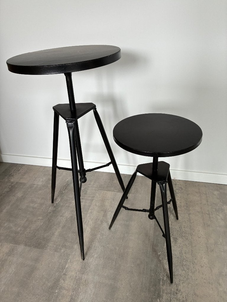 2 siertafeltjes (zwart staal), Huis en Inrichting, Woonaccessoires | Zuilen en Pilaren, Ophalen, Gebruikt