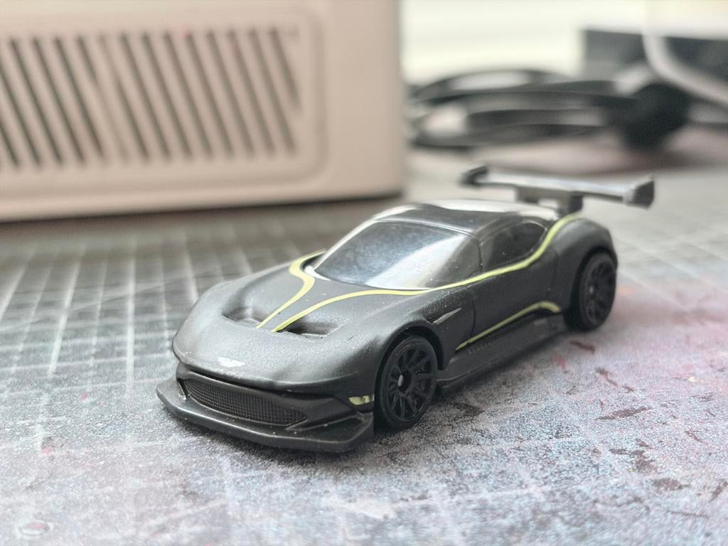 Hot Wheels Aston Martin Vulcan - Custom achterlicht, Ophalen of Verzenden, Zo goed als nieuw, Auto