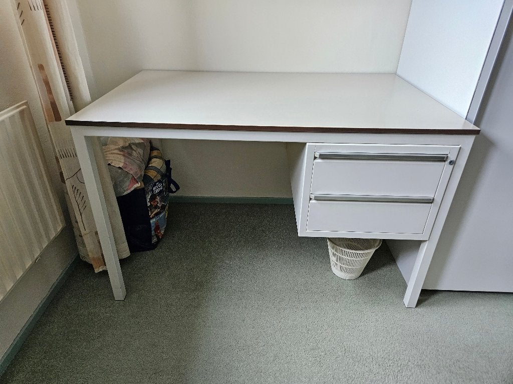 Bureau met ladenblok wat op slot kan (met sleutel), met loss, Ophalen, Zo goed als nieuw, Metaal