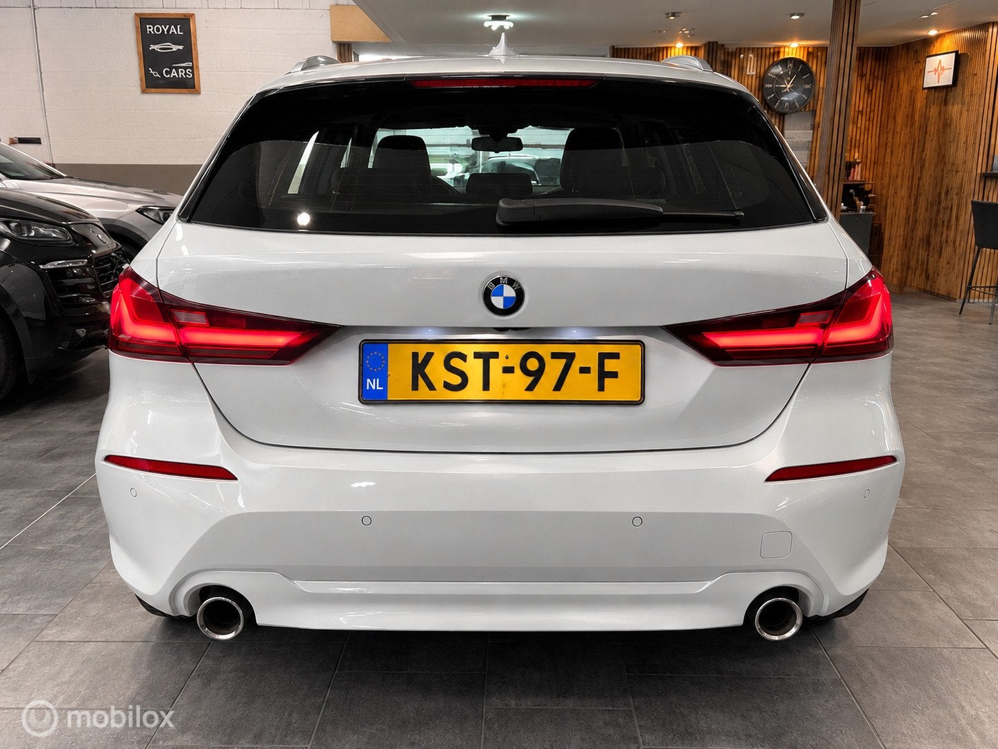 BMW 1-serie 120i Executive|Carplay|Nieuwe Staat!, 1998 cc, 730 kg, Gebruikt, Euro 6