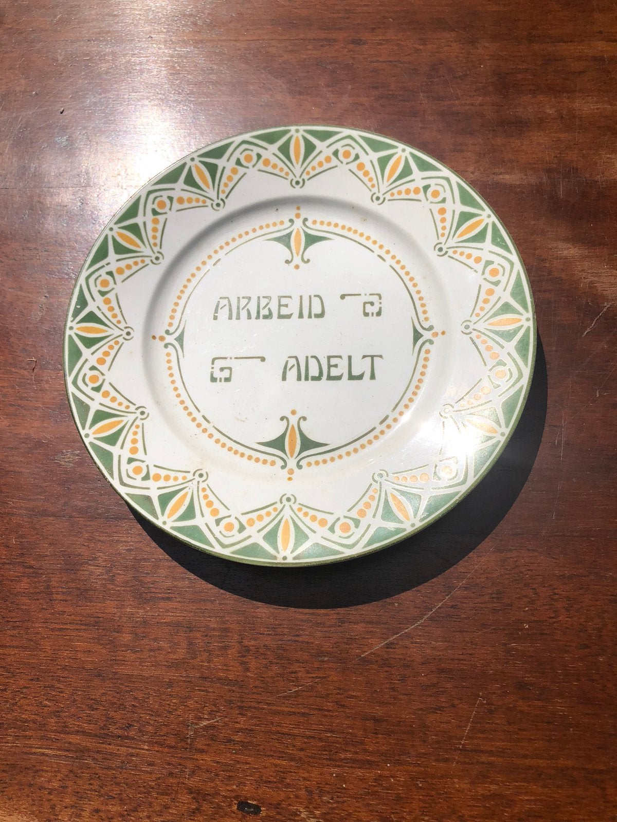 Jugendstil spreukenbord Société Céramique Arbeid Adelt, Ophalen