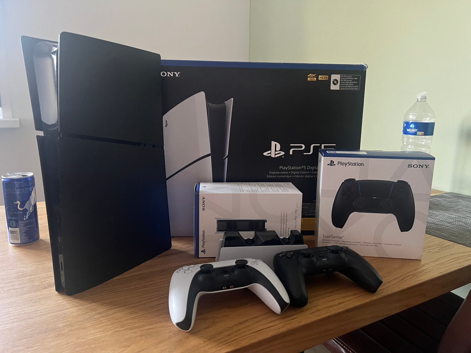 PS5 Digital 1TB – Black | 2 Controllers + Charging Station, Spelcomputers en Games, Spelcomputers | Sony PlayStation 5, Zo goed als nieuw