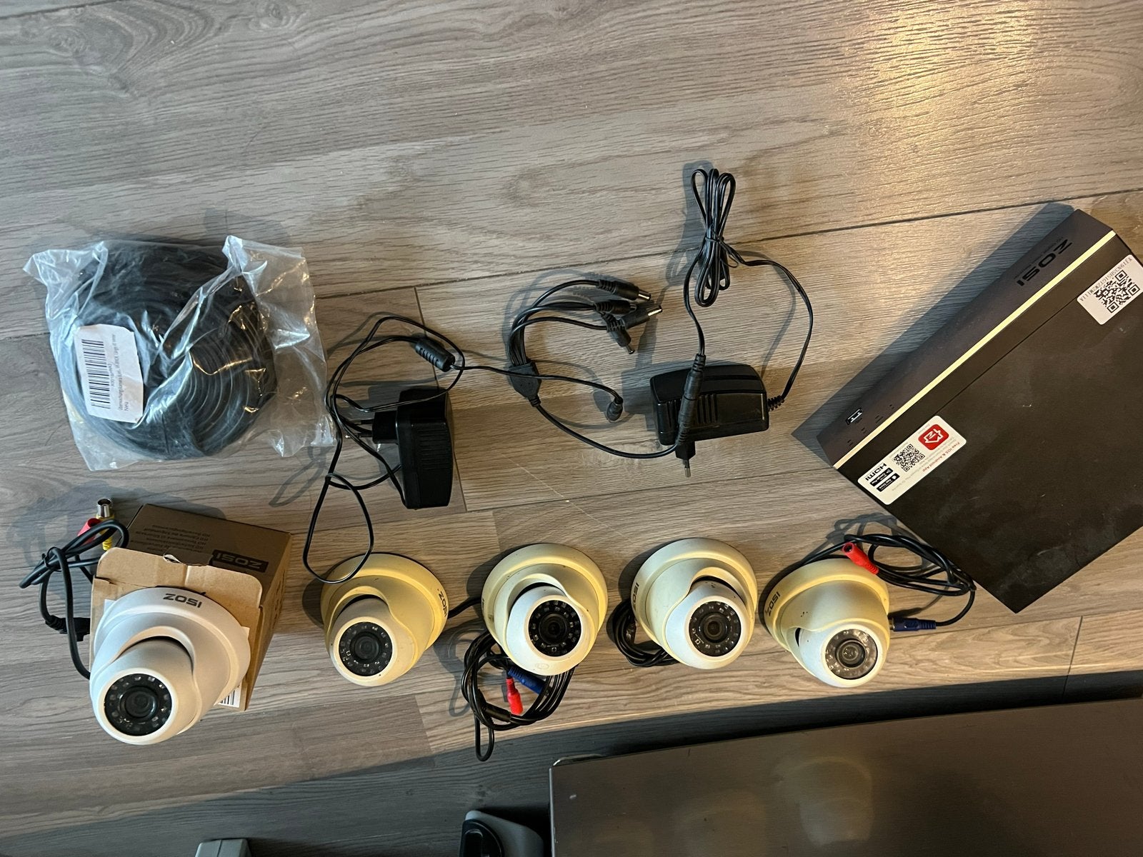 Zosi HD Digital Video Recorder met 5 camera's en monitor1TB, Ophalen of Verzenden, Gebruikt, Binnencamera
