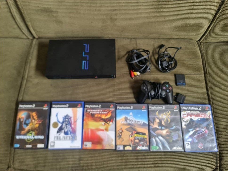 PlayStation 2 Phatt met 6 spellen en accessoires, Gebruikt, Met games, Ophalen of Verzenden, Met 1 controller