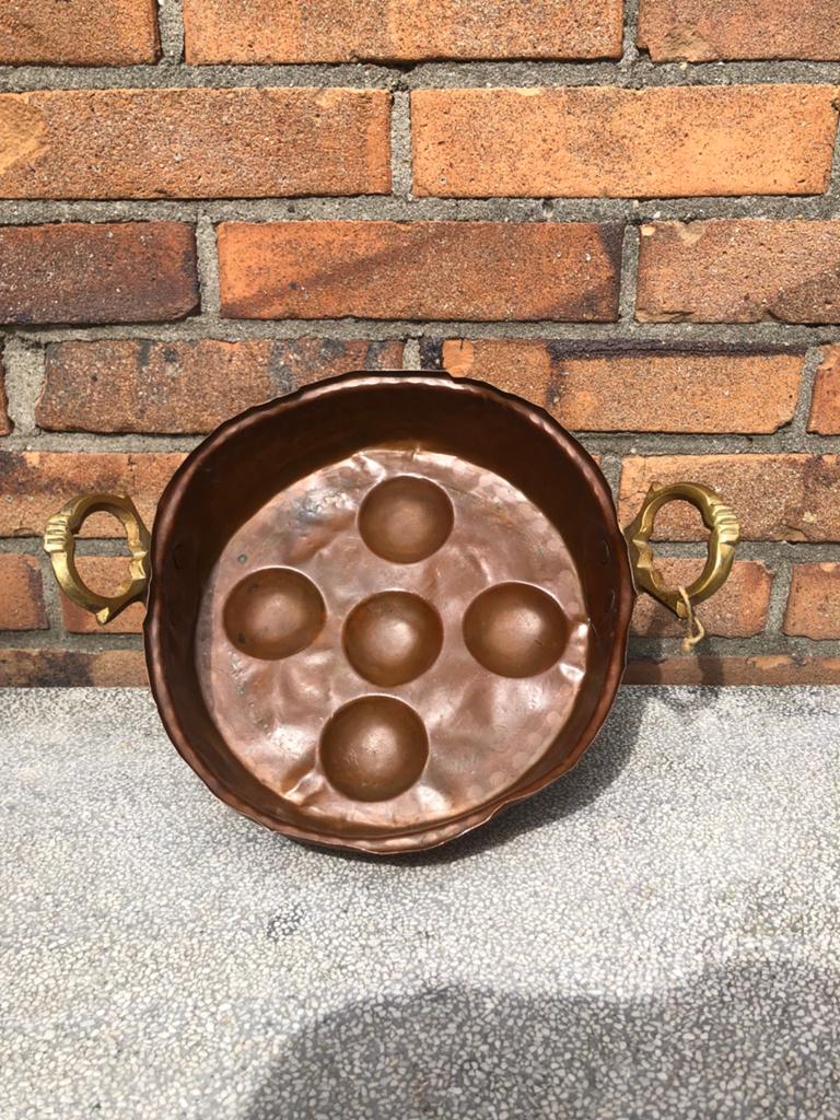 Antieke koperen escargotschaal met bronzen handvatten, Antiek en Kunst, Antiek | Koper en Brons, Ophalen of Verzenden, Koper