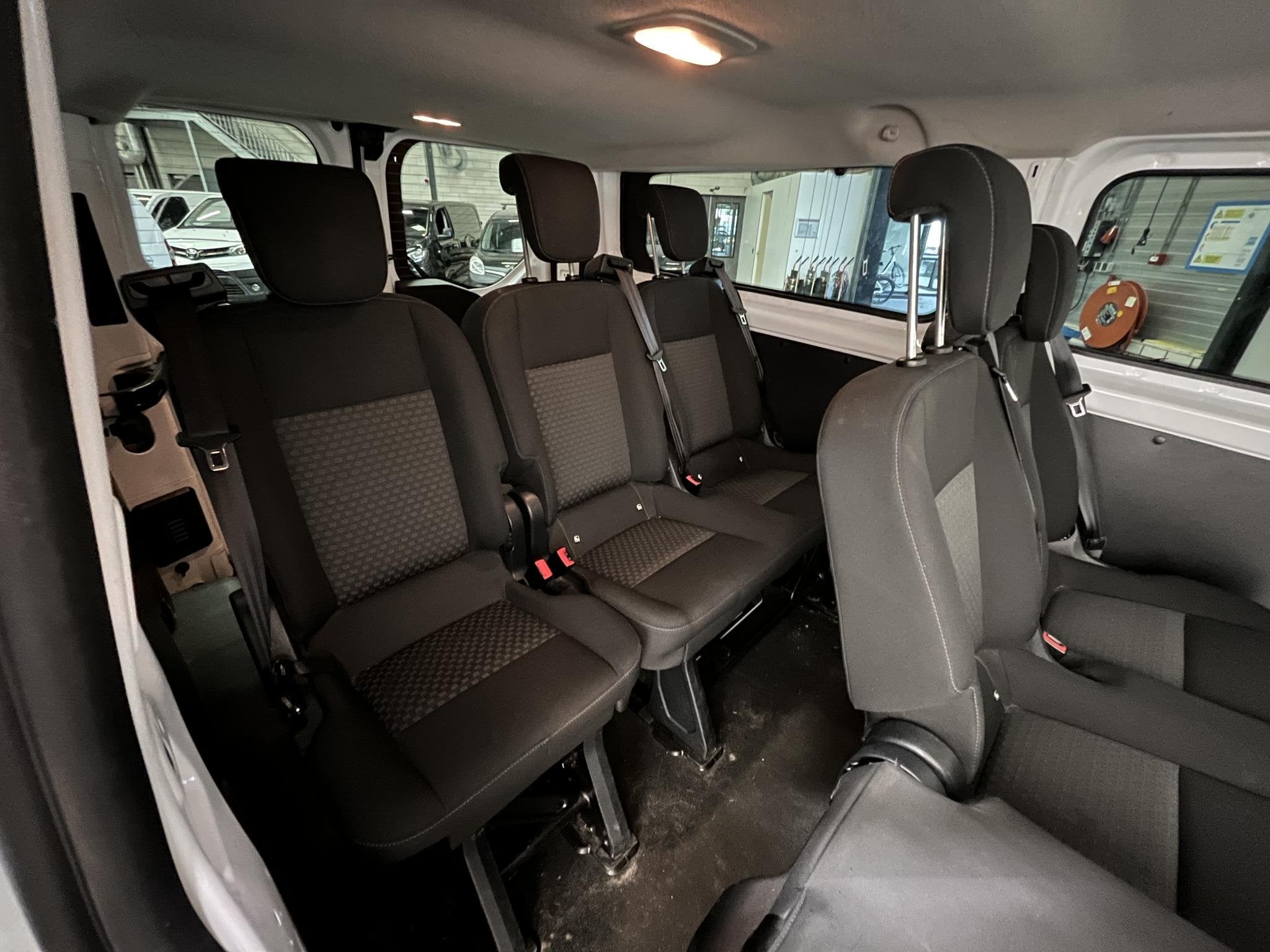 Ford Transit Custom 320 2.0 TDCI L2H1 Trend 9persoons PERSON, Auto's, Voorwielaandrijving, Stof, Euro 6, Wit