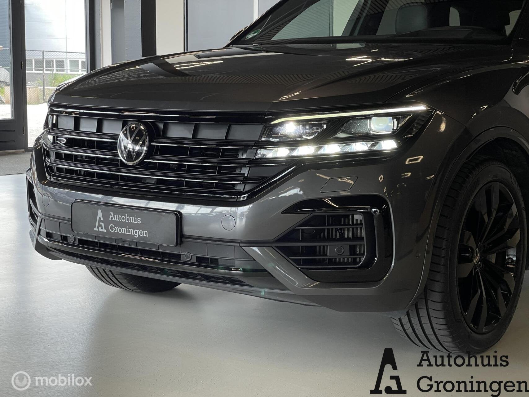 Volkswagen Touareg 3.0 TSI Hybrid R-Line | Pano | Luchtverin, Auto's, Automaat, Gebruikt, 2995 cc, 462 pk