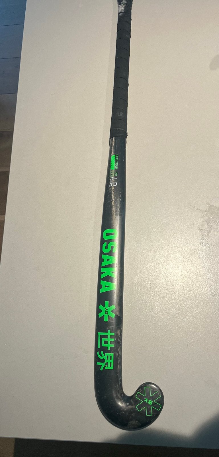 Osaka Pro Tour 70 Low Bow Hockeystick plus tape, Ophalen of Verzenden, Gebruikt