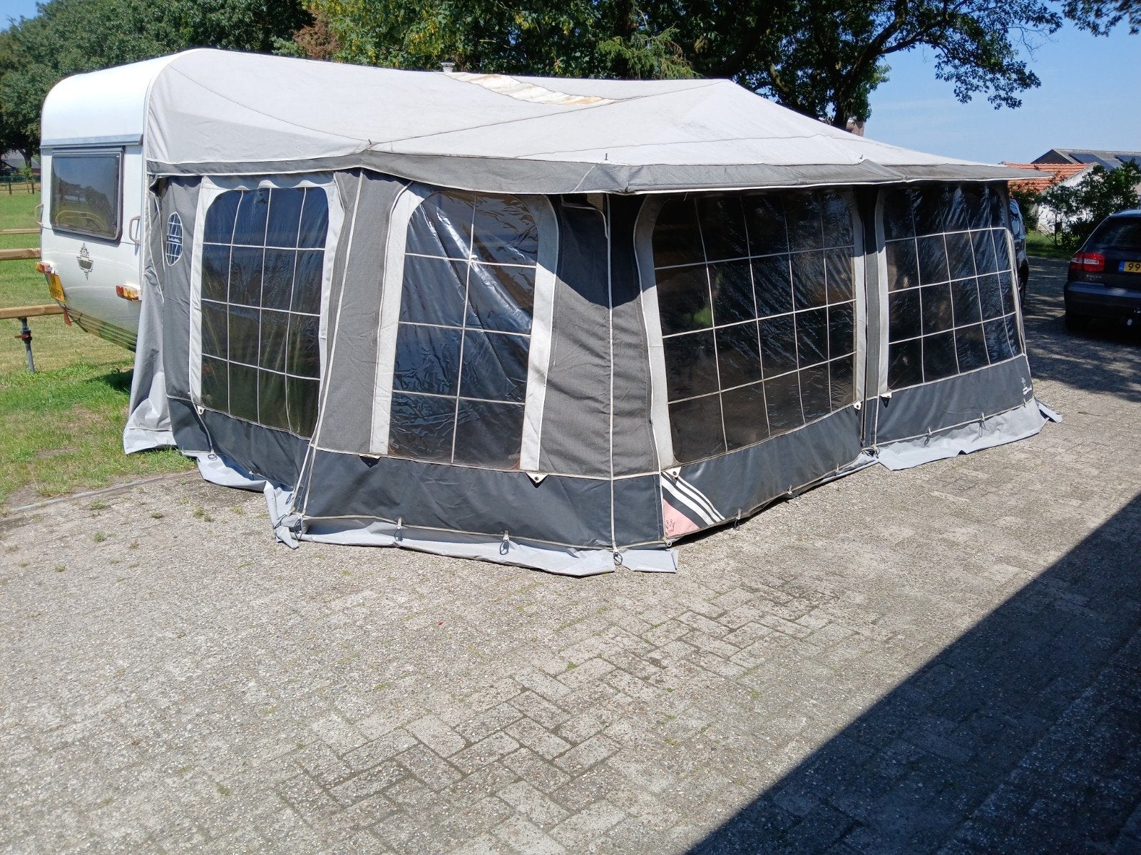 Hobby Prestige 580 dubbelasser met voortent en luifel, Caravans en Kamperen, Caravans, Vast bed, Koelkast, Rondzit, Hobby