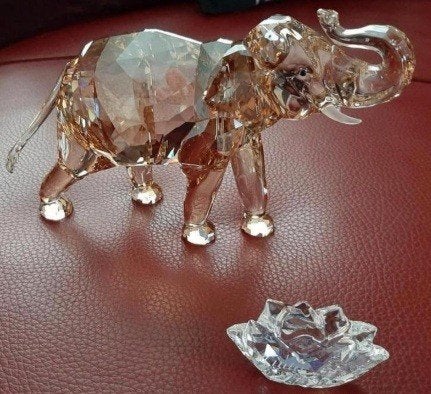 Swarovski Cinta jaarstuk olifant, Verzamelen, Swarovski, Ophalen of Verzenden, Zo goed als nieuw, Figuurtje