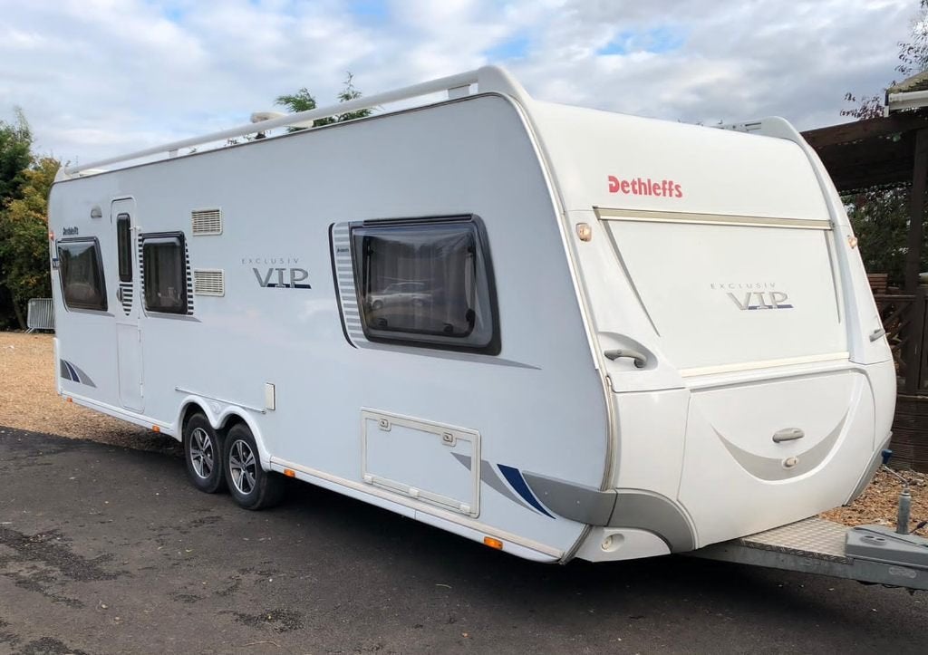 Dethleffs Exclusiv VIP 675v, airco, movers, Kachel, Rondzit, 7 tot 8 meter, Particulier