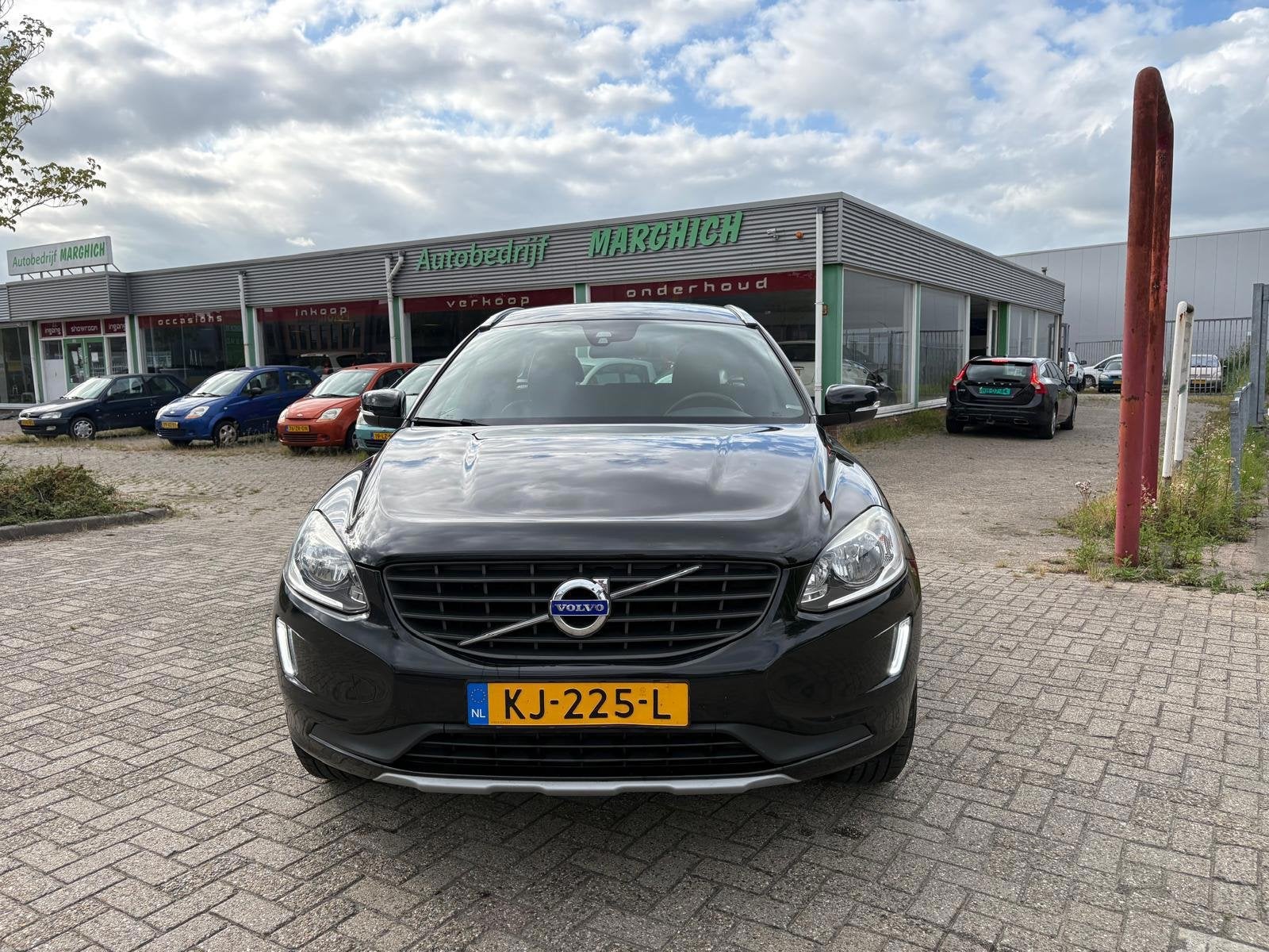 Volvo XC60 2.0 D4 FWD Ocean Race AUTOMAAT, Auto's, Dealer onderhouden, Euro 6, 1969 cc, Zwart