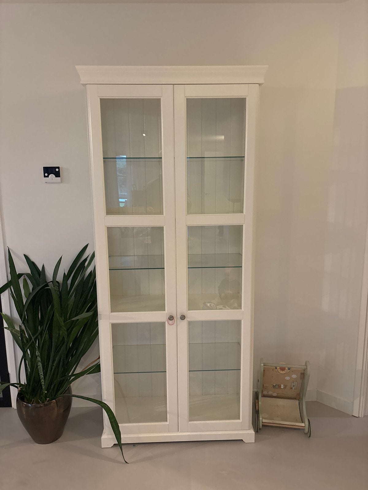 IKEA Liatorp Vitrinekast - Witte Glazen Kast met softclose, Ophalen, Met deur(en), 200 cm of meer, 50 tot 100 cm