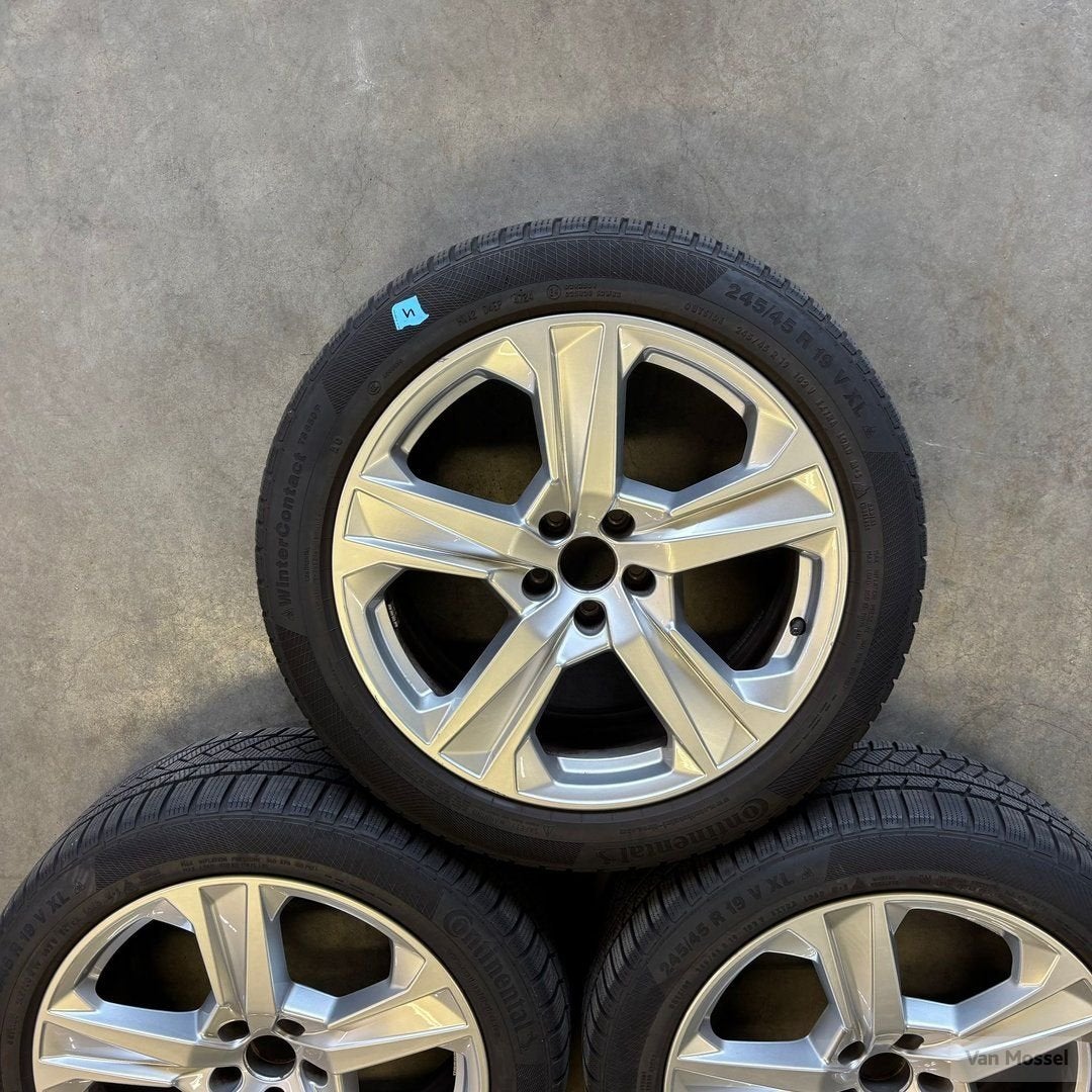 Audi A7 Sportback Continental Wintercontact TS850P 245/45/R1, 19 inch, -, -, Banden en Velgen