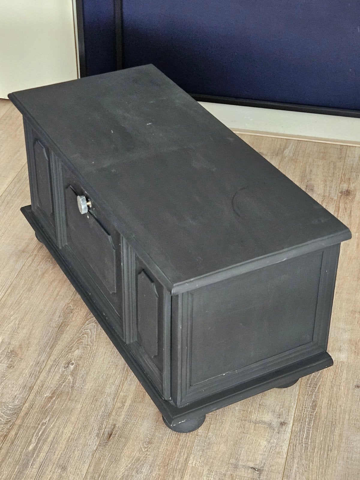 Zwarte houten kist/opbergbankje met klep, Ophalen, Gebruikt, 50 tot 100 cm, Minder dan 50 cm