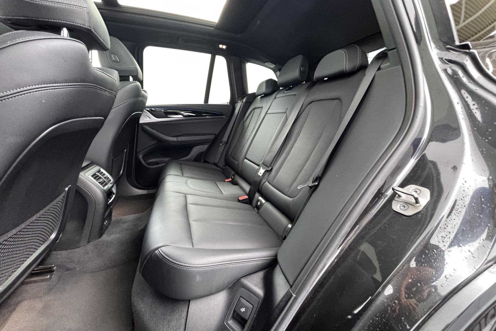 Foto 4 van BMW iX3 Executive 80 kWh Elektrisch rijden met stijl en een