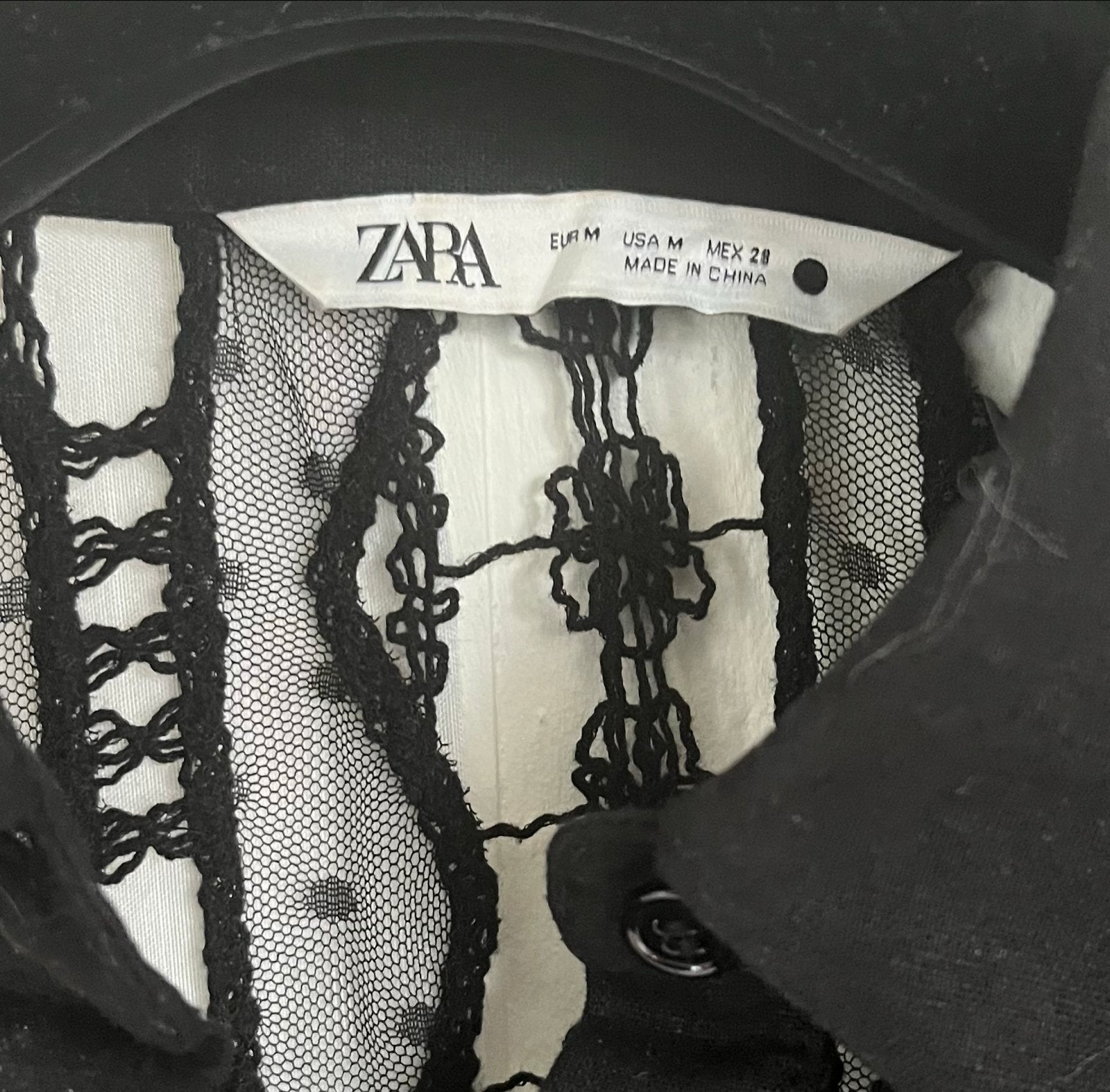 Zara opengewerkte kanten blouse, Ophalen of Verzenden, Zo goed als nieuw, Maat 38/40 (M), Zwart