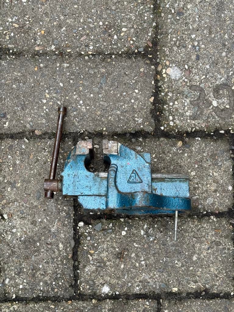 Vintage Blauwe Zware Metalen Bankschroef - Ophalen Veghel, Antiek en Kunst, Antiek | Gereedschap en Instrumenten, Ophalen