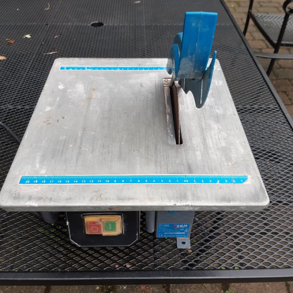 Tegelzaagmachine Ferm FTZ-600 N, 600 watt. zaagblad 180mm, Doe-het-zelf en Verbouw, Gebruikt, Overige typen, 600 tot 1200 watt