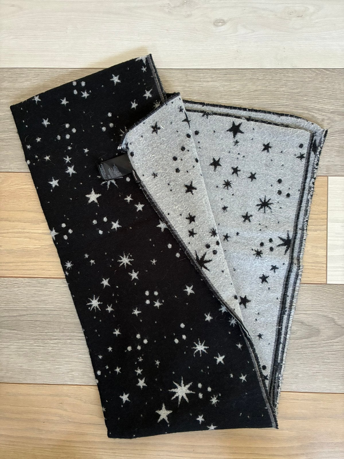 Heerlijk zachte en warme sjaal 55cm x 250cm! H&M divided, Ophalen of Verzenden, Zo goed als nieuw, Sjaal