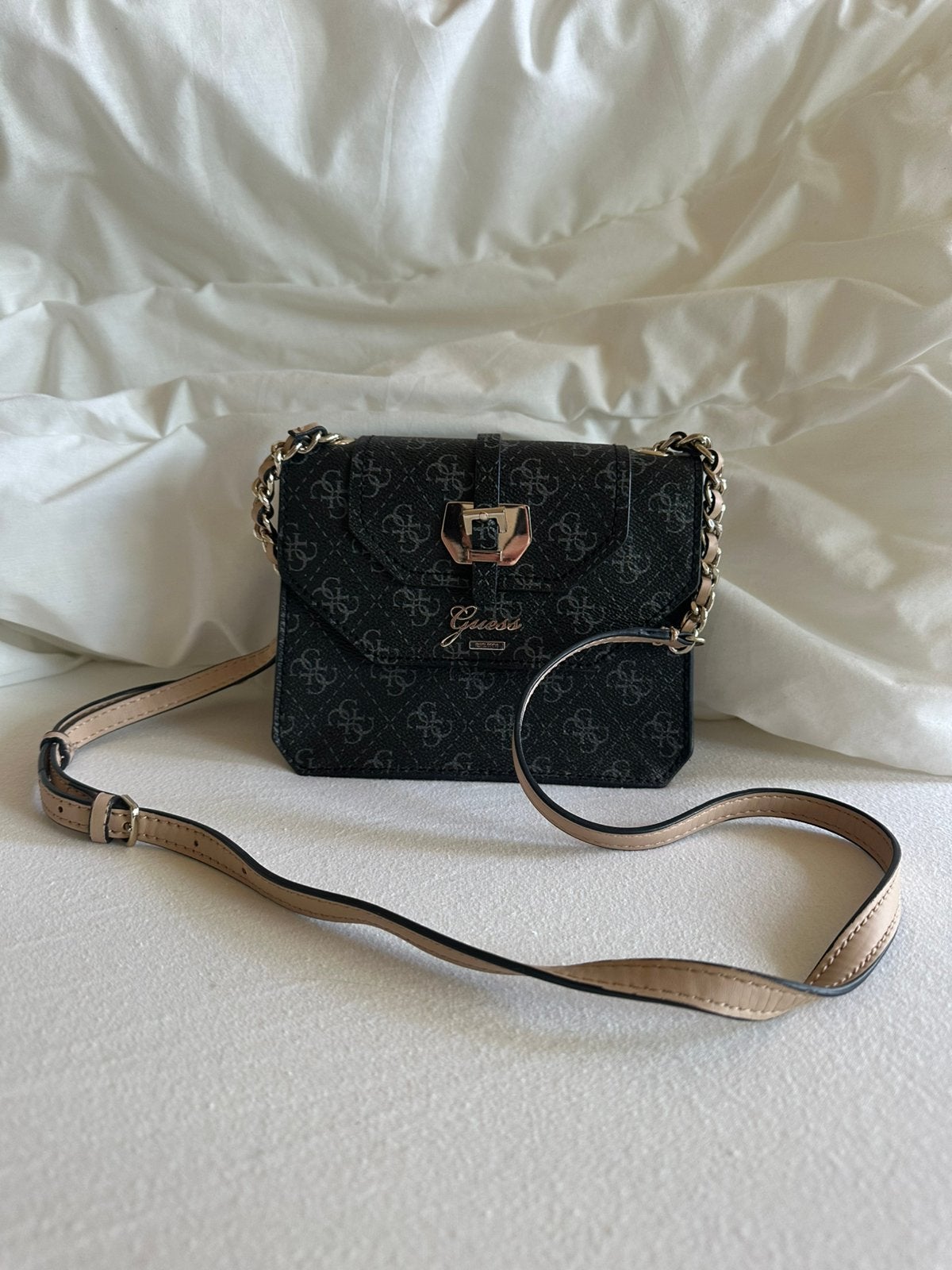 Guess tasje, Sieraden, Tassen en Uiterlijk, Tassen | Damestassen, Ophalen of Verzenden, Gebruikt, Zwart, Schoudertasje