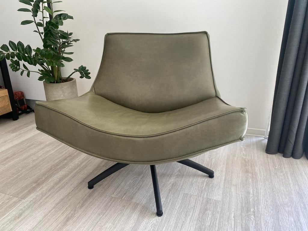 Nieuwstaat.Leren design draai fauteuil., Ophalen, 100 tot 125 cm, Zo goed als nieuw, Scandinavische uitstraling