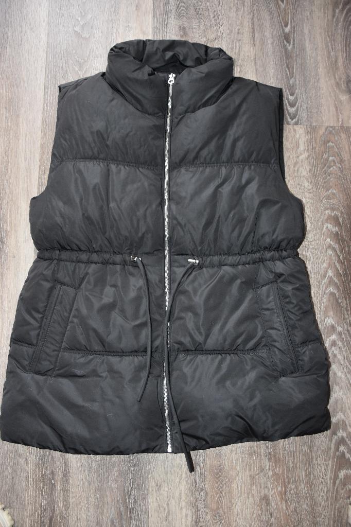 Zwarte bodywarmer van Stradivarius, Kleding | Dames, Bodywarmers, Zwart, Maat 42/44 (L), Ophalen of Verzenden, Zo goed als nieuw