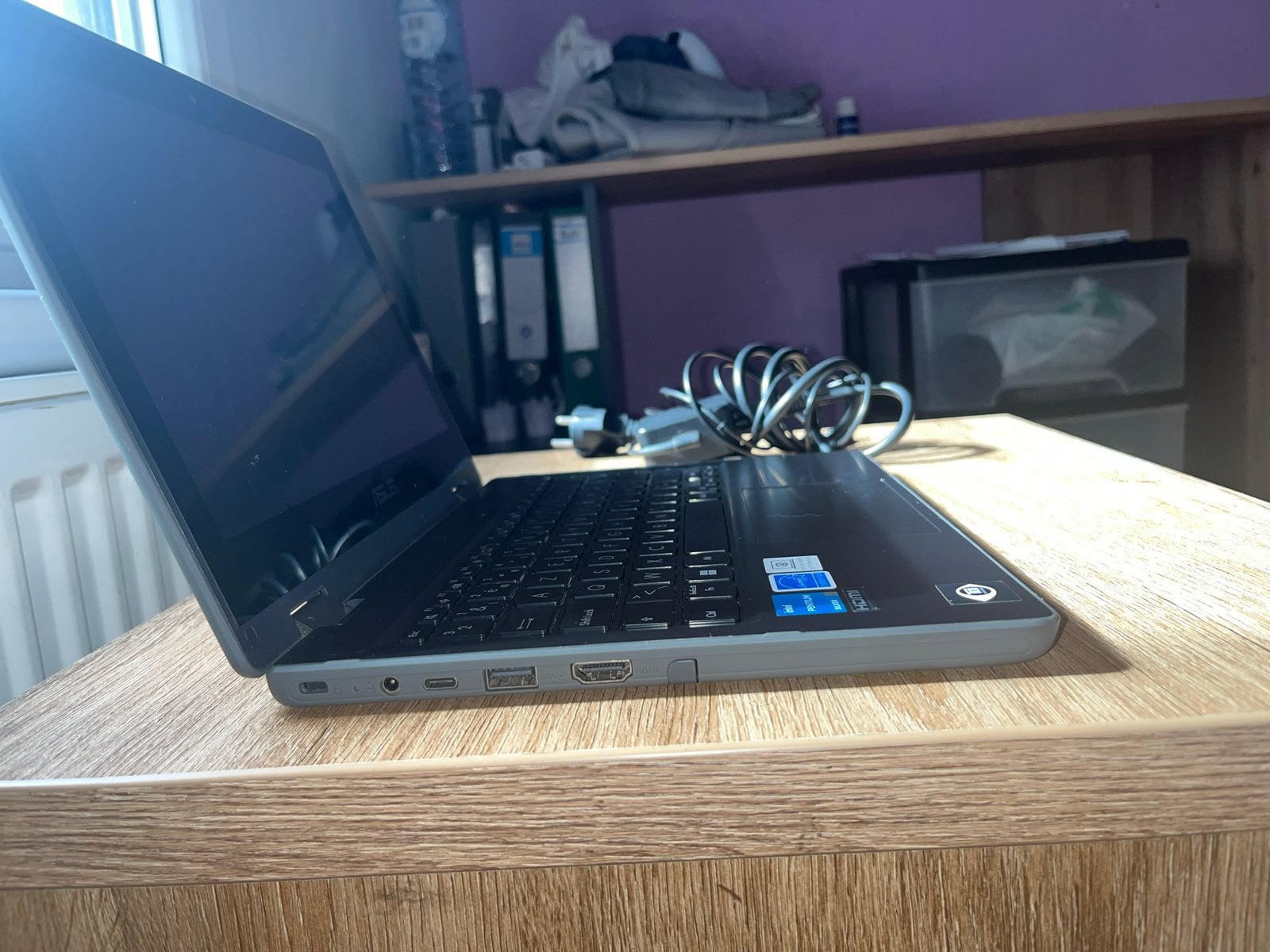 Foto 3 van ASUS 11.6 inch laptop - Compact en veelzijdig