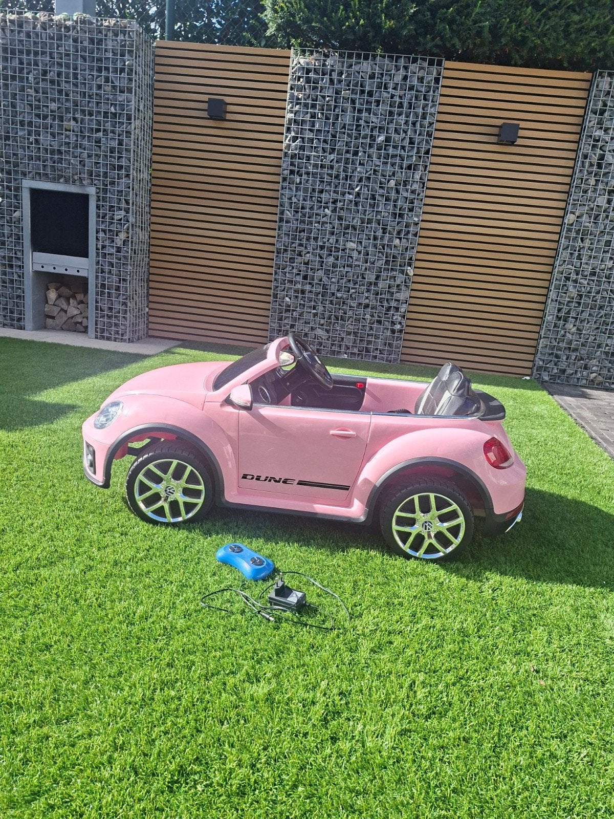 Elektrische Kinderauto VW Beetle Dune - Roze, Zo goed als nieuw
