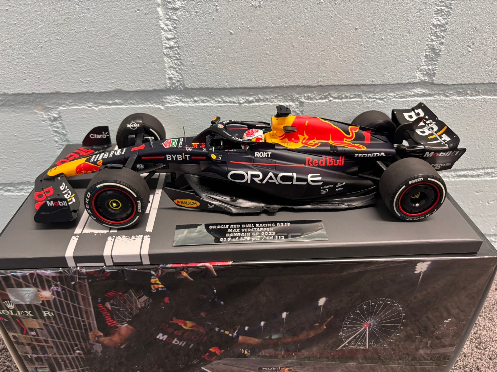 Max verstappen RB19 bahrein 2023 1:18 model, Ophalen of Verzenden, Zo goed als nieuw, Formule 1