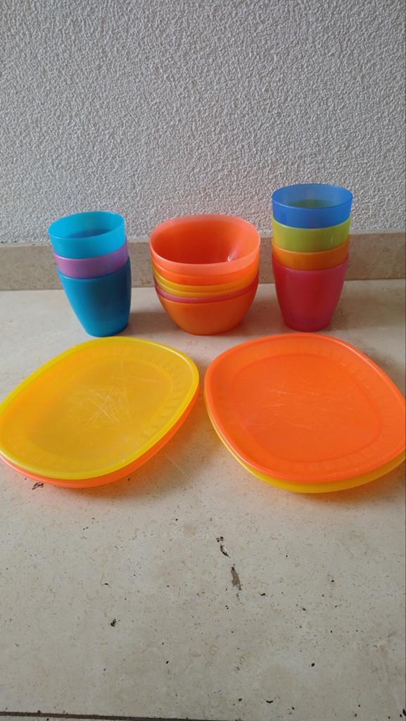 Ikea kinder servies: 4 borden, 6 schaaltjes en 7 bekers, Ophalen of Verzenden, Gebruikt