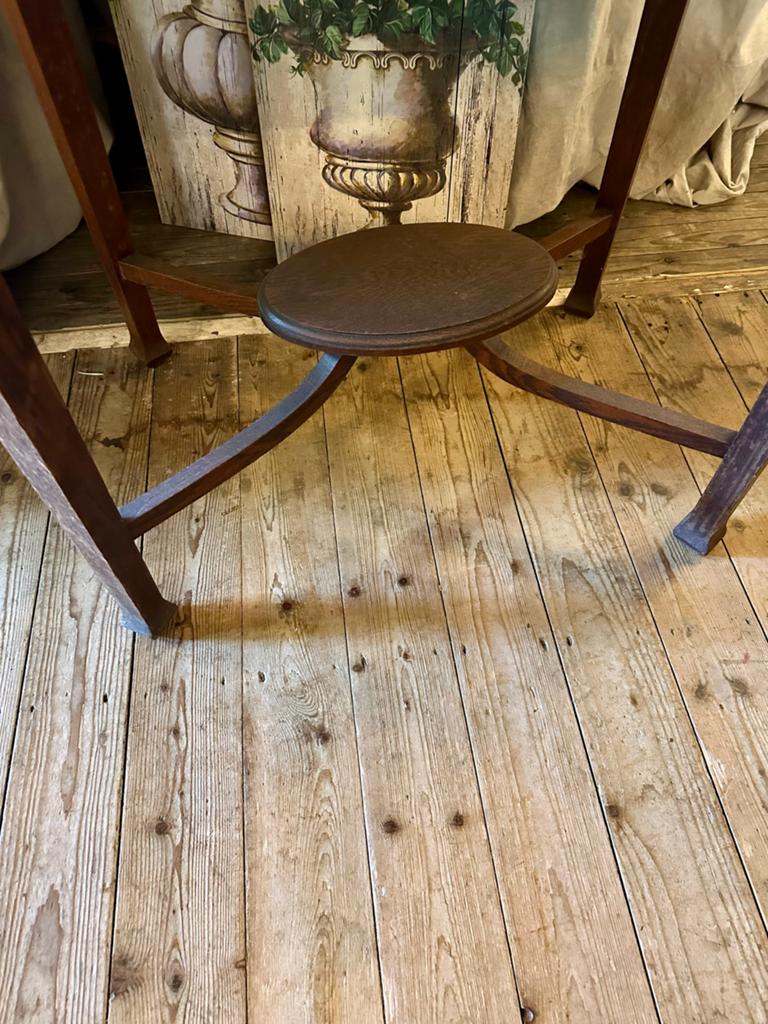Foto 5 van Antieke oude ovale hal wijn bijzet side table tafel