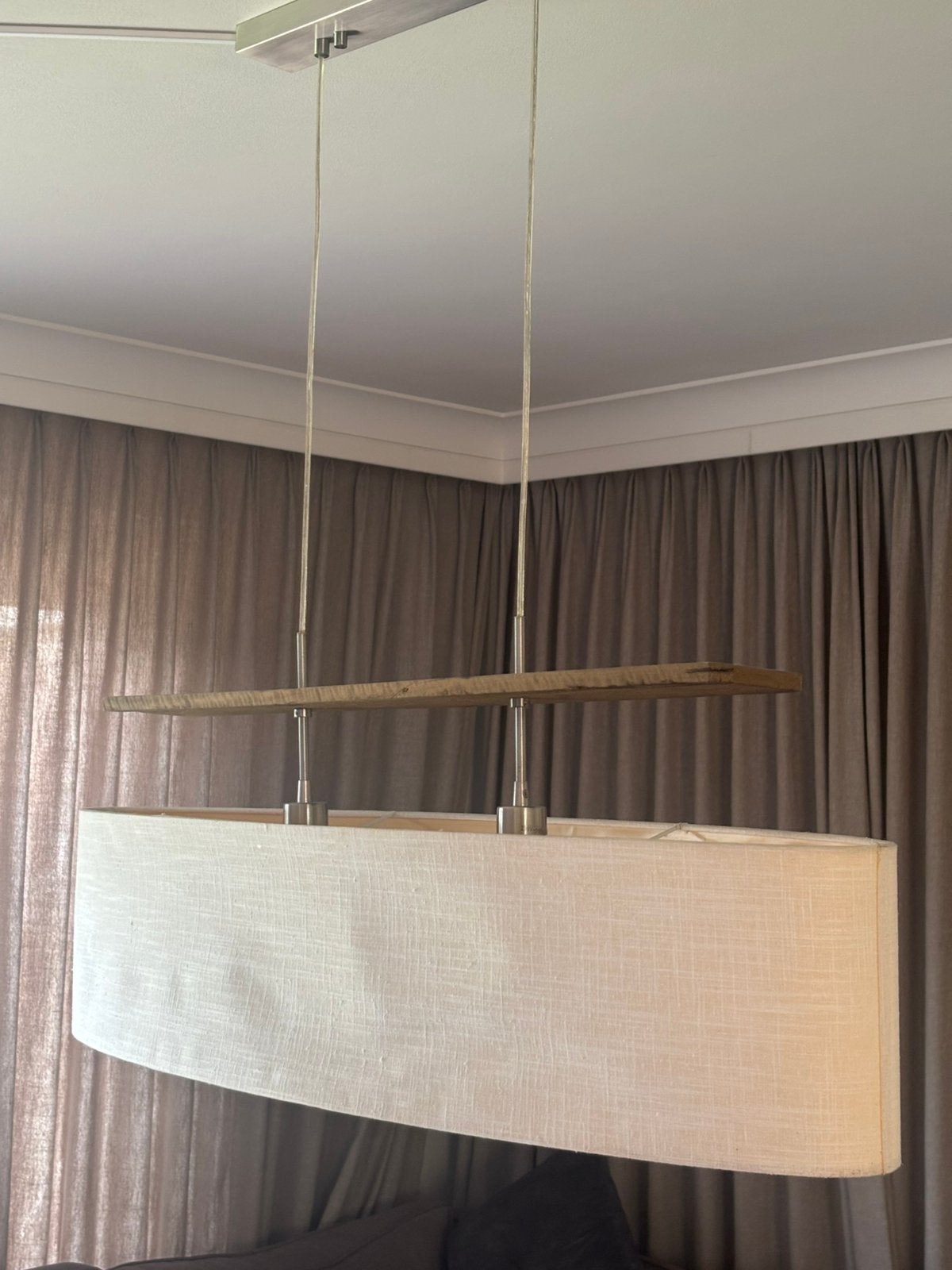Hanglamp met houten balk en ovale lampenkap, Ophalen, Gebruikt, 25 tot 50 cm, Wit