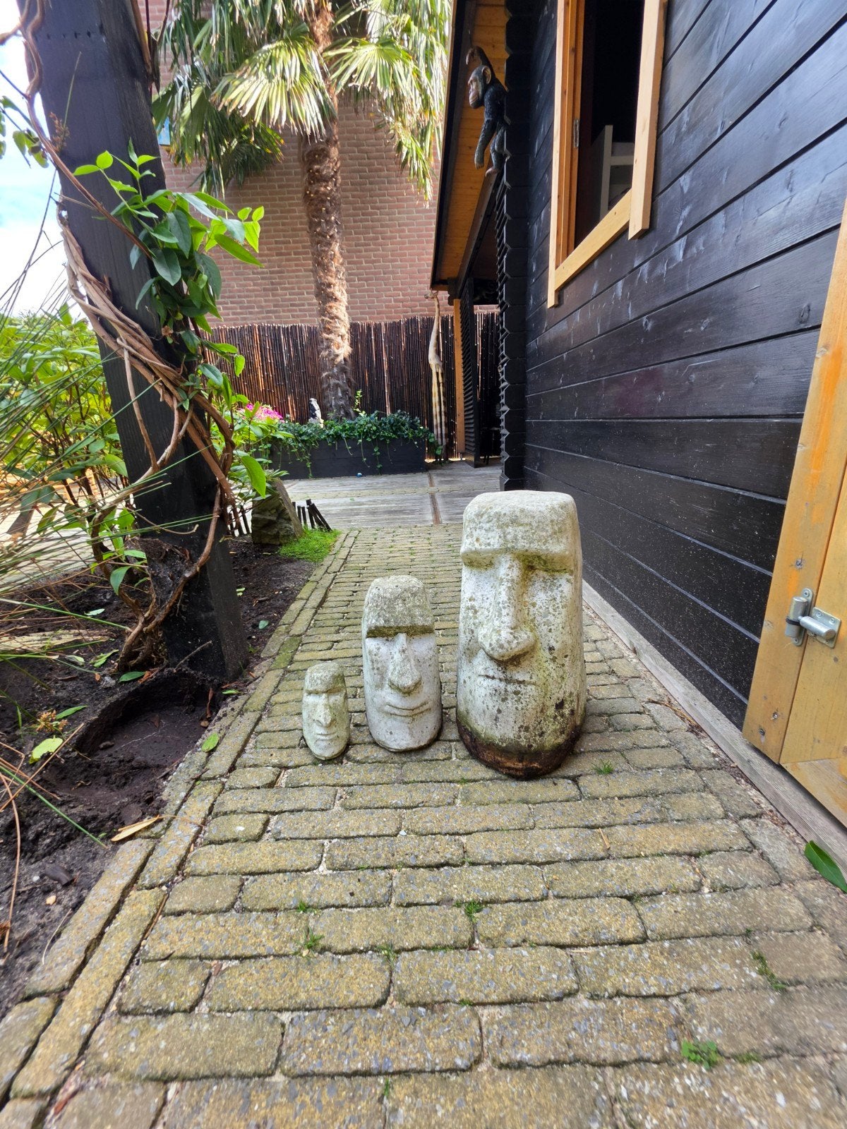 Unieke set van 3 betonnen Moai beelden (Paaseiland hoofden), Tuin en Terras, Ophalen, Gebruikt, Steen, Abstract beeld