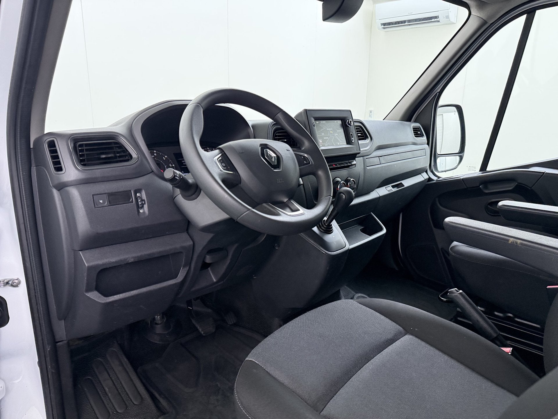 Renault Master T35 2.3 dCi 150 L2H2 Camera Navi Dab Trekhaak, Dealer onderhouden, Stof, Gebruikt, 4 cilinders